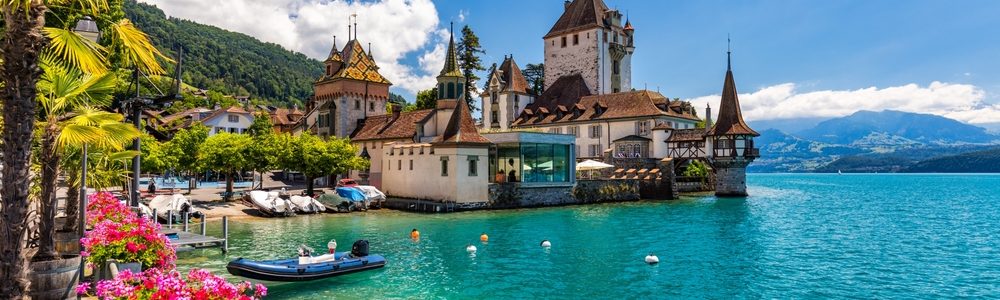 Oberhofen,Castle,At,Lake,Thunersee,In,Swiss,Alps,,Switzerland.,Schloss
