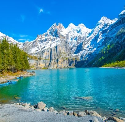Amazing,Tourquise,Oeschinnensee,With,Waterfalls,And,Swiss,Alps,,Kandersteg,,Berner